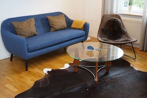 Appartement Confort (1st floor) | Salle de séjour | Téléviseur à écran plat de 40 po avec télévision par satellite