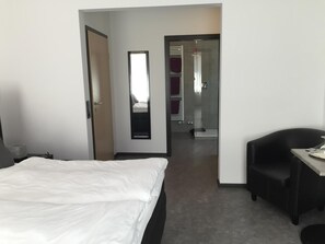 Hypo-allergenic bedding, in-room safe, soundproofing, free WiFi - Moselperle (Traben-Trarbach)