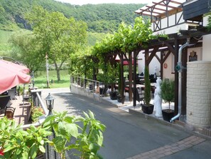 Outdoor dining - Moselperle (Traben-Trarbach)