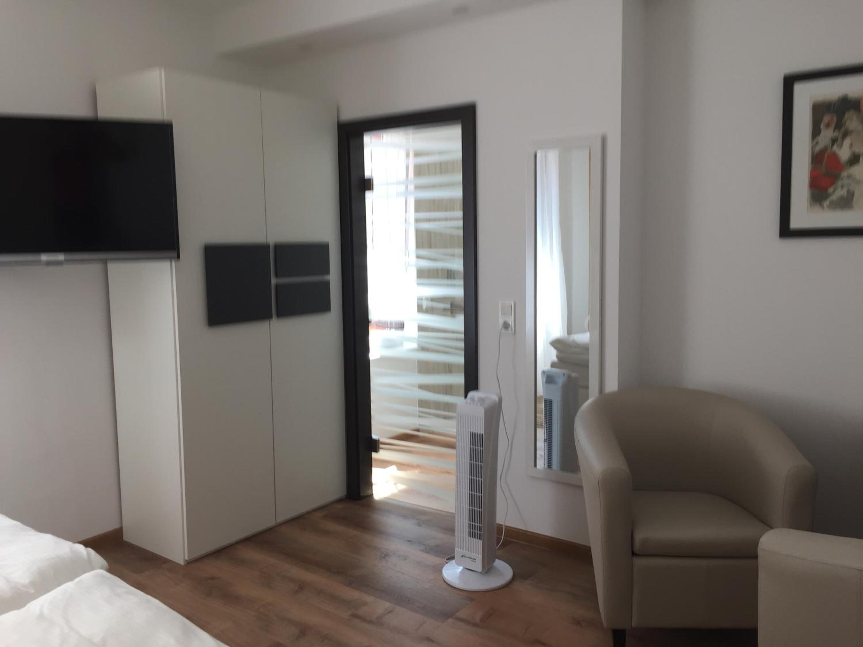 防敏寢具、房內夾萬、隔音、免費 Wi-Fi