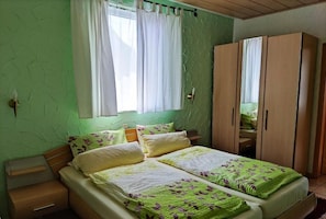 Hypo-allergenic bedding, in-room safe, soundproofing, free WiFi - Moselperle (Traben-Trarbach)