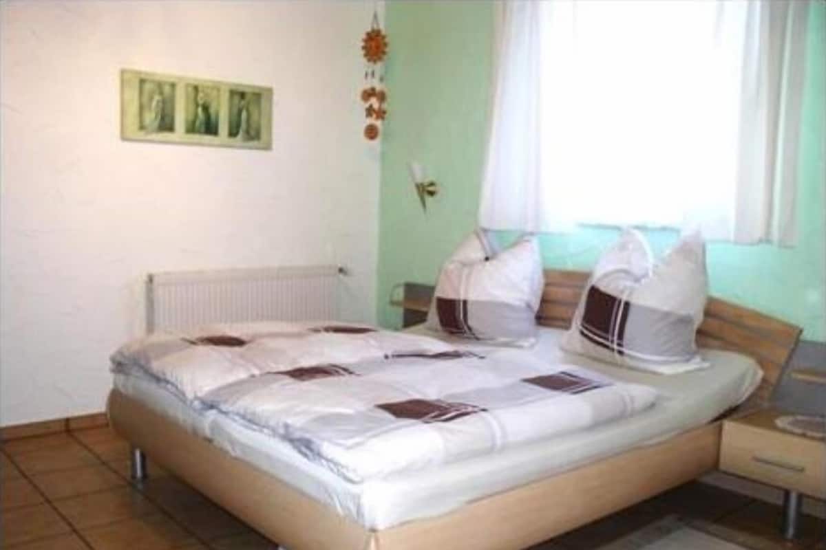 Double Room | Hypo-allergenic bedding available, in-room safe, soundproofing