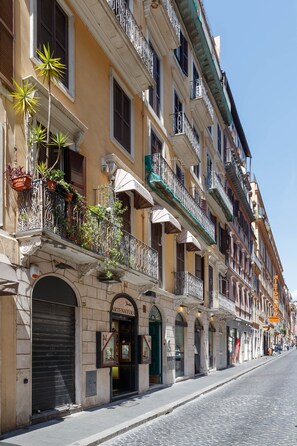 Exterior - Hometown Vite (Rome)