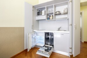 Family Apartment, Balcony | Private kitchen