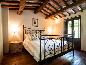 5 bedrooms, desk, free cots/infant beds, free WiFi - Mulino del Pita (Barga)