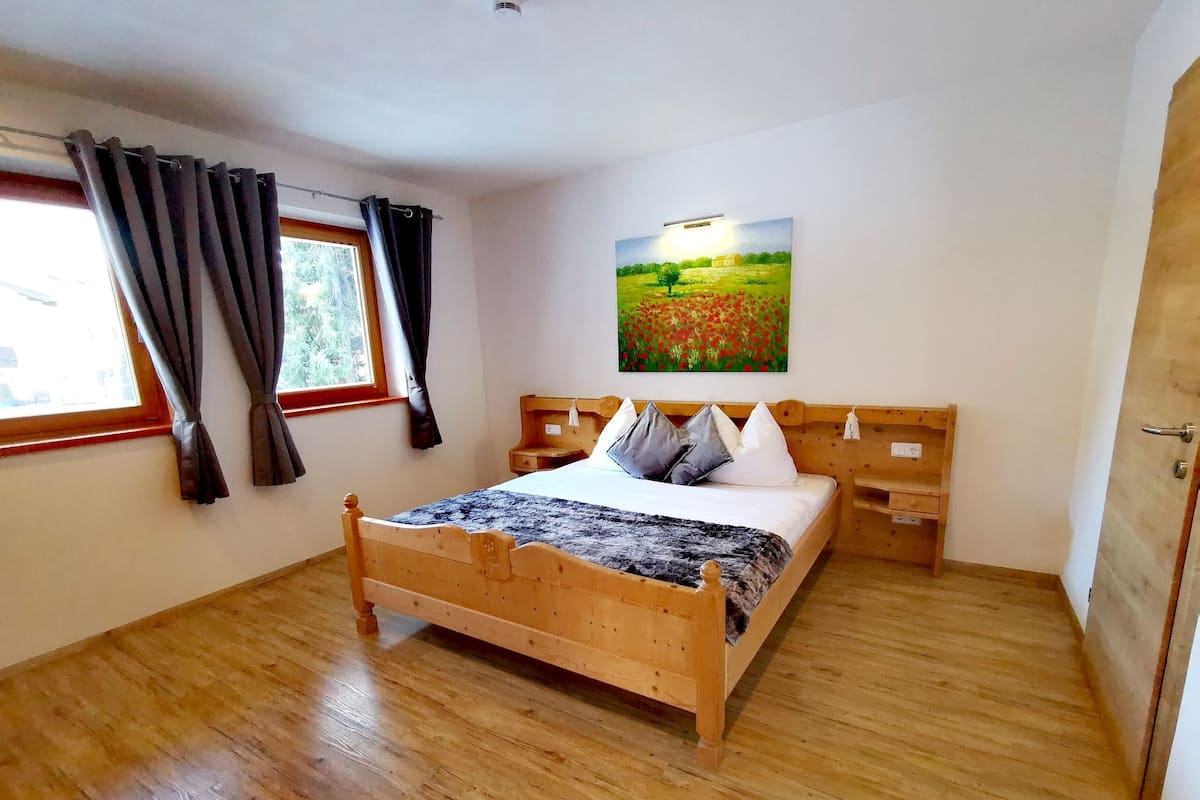 Hypo-allergenic bedding, laptop workspace, blackout curtains