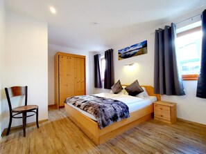 Comfort Apartment, Garden View, Mountainside (Gaisberg) | Hypo-allergenic bedding, laptop workspace, blackout drapes - Haus Dirol (Kirchberg in Tirol)