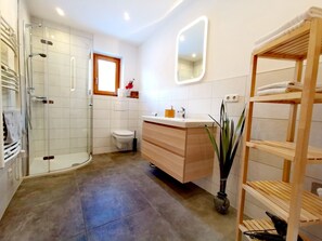 Comfort Apartment, Garden View, Mountainside (Gaisberg) | Bathroom