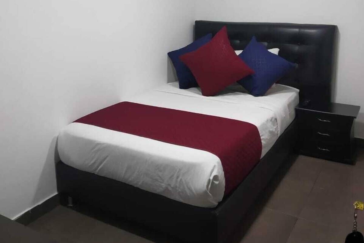 Single Room | Blackout drapes, iron/ironing board (on request), WiFi (free)