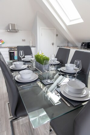 Dupleks, 2 kamar tidur | Makan di kamar