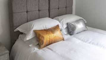 Apartment, 3 Bedrooms | Individually decorated, individually furnished, blackout drapes