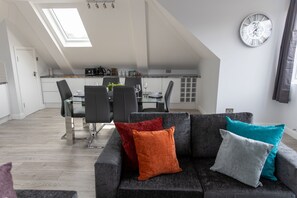 Duplex, 2 Bedrooms | Living area