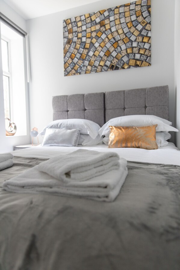 Apartemen, 3 kamar tidur | Didekorasi berbeda-beda dan dilengkapi dengan perabotan berbeda-beda