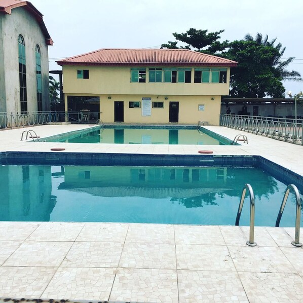 2 outdoor pools