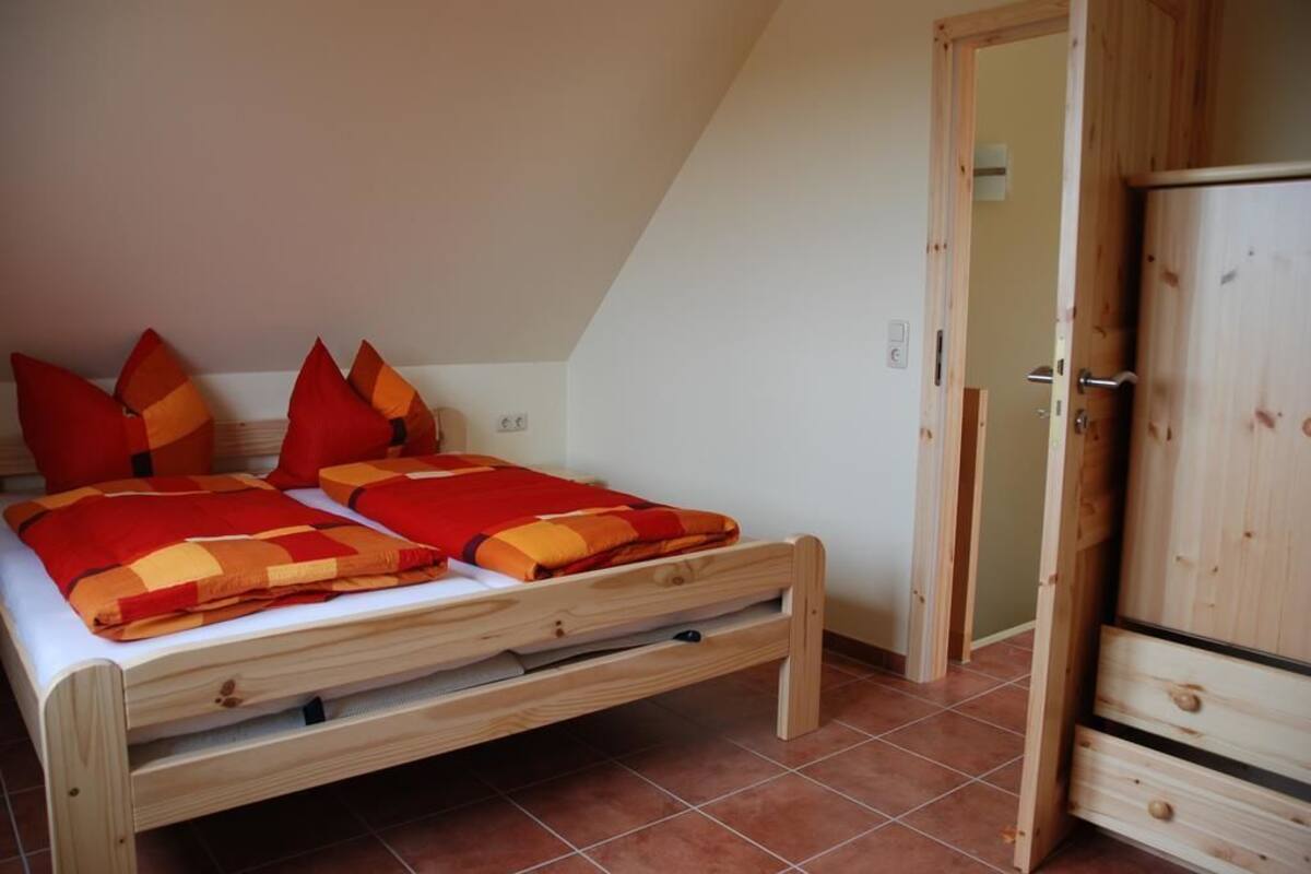 Hypo-allergenic bedding, iron/ironing board (on request), free WiFi