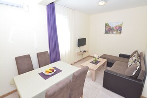 Apartment, 1 Bedroom | Living area