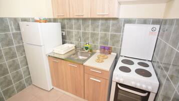 Apartment, 1 Bedroom | Private kitchen | Fridge, oven, stovetop, electric kettle