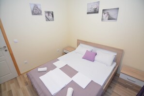 Fer et planche à repasser, Wi-Fi gratuit, draps fournis