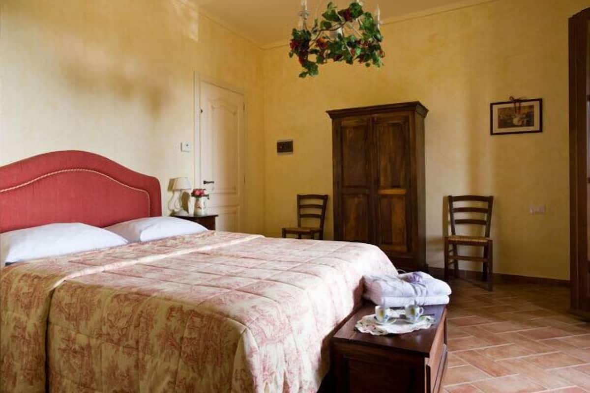 Suite (Le Rose) | Premium bedding, in-room safe, free WiFi, bed sheets