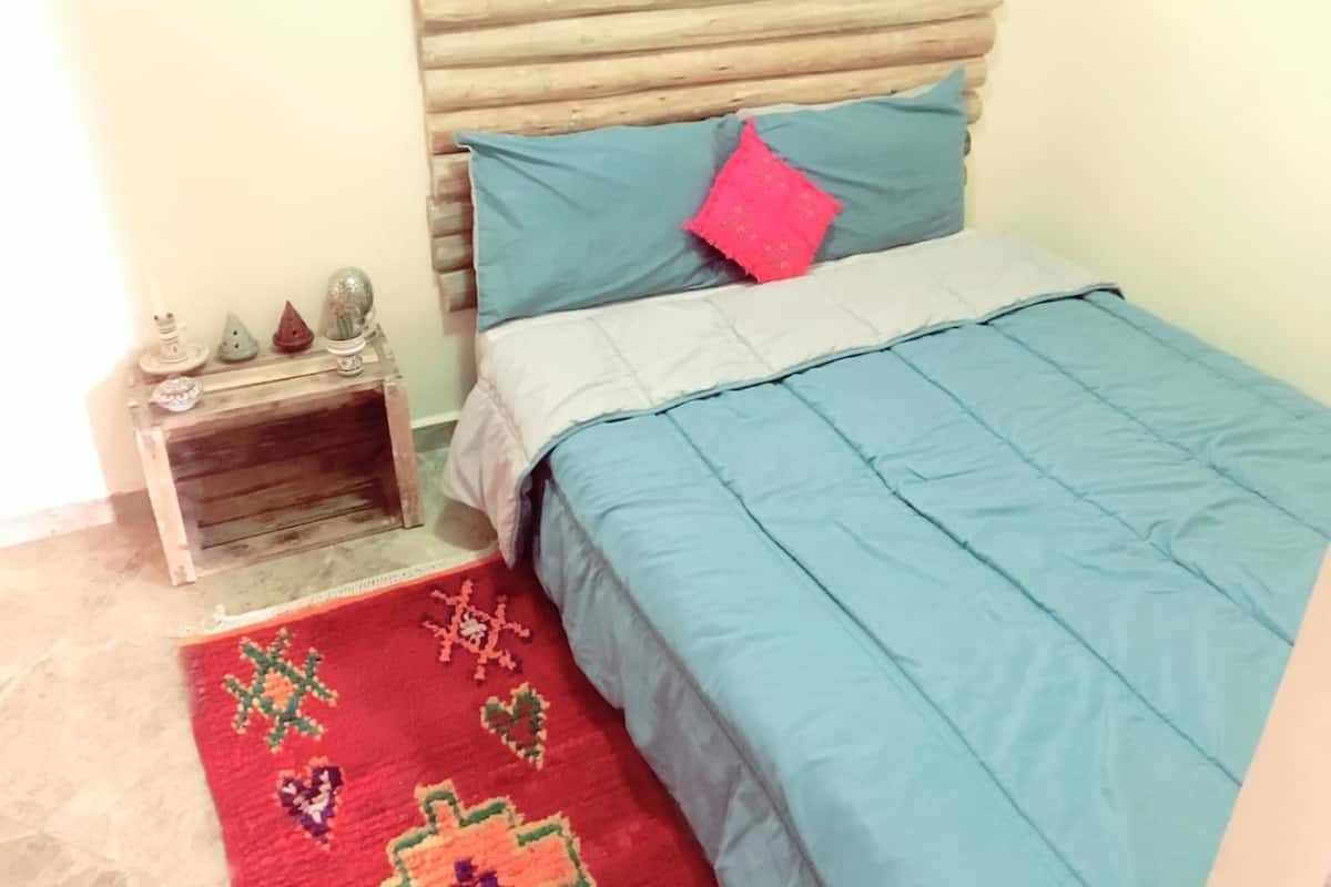 Basic Studio | Individually decorated, individually furnished, bed sheets