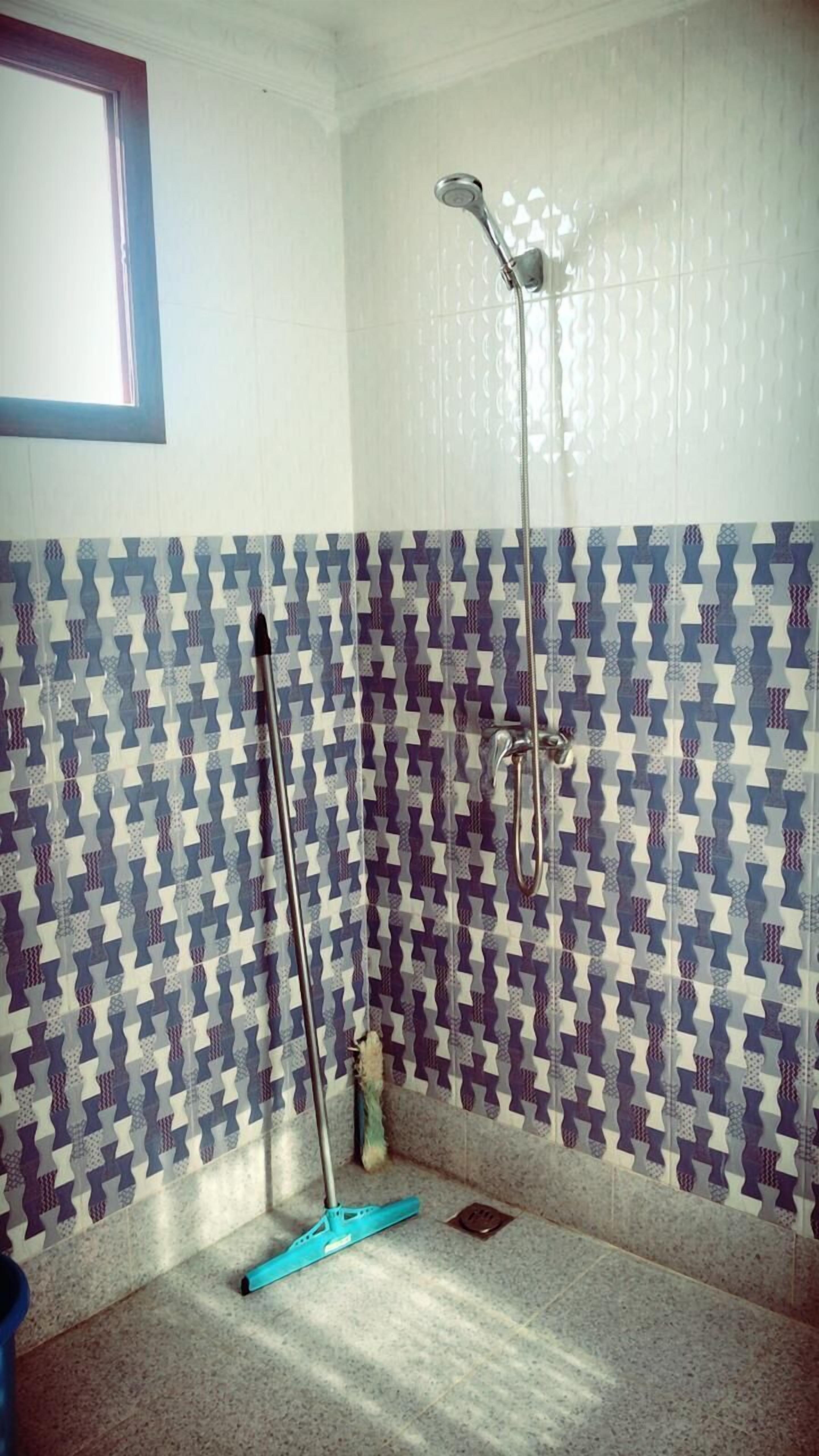 Basic Triple Room | Bathroom | Shower, rainfall showerhead, towels, soap