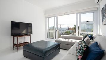 Comfort Apartment | Living area | Flat-screen TV