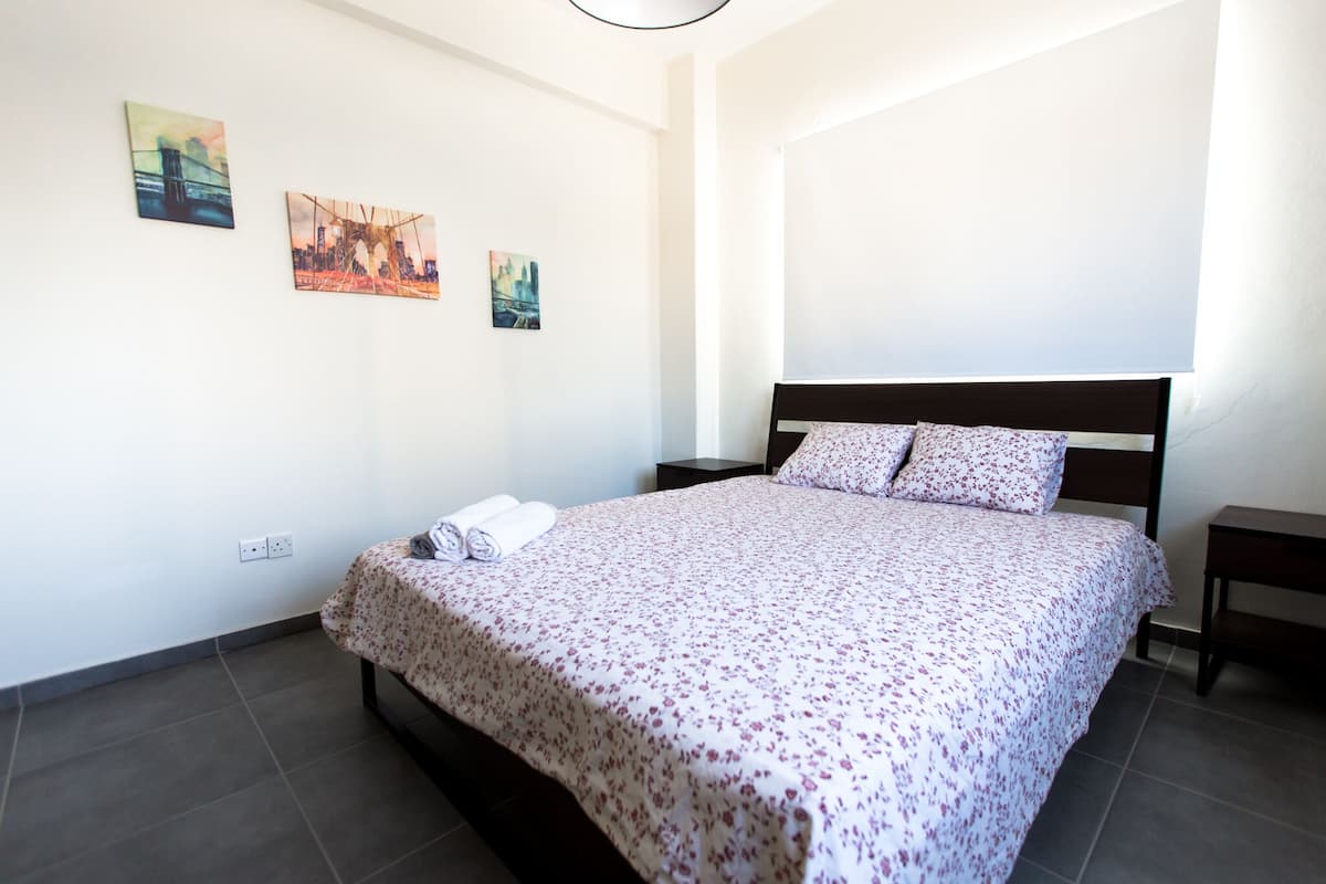 2 bedrooms, iron/ironing board, cots/infant beds, free WiFi