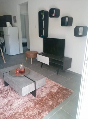 Flat-screen TV - Sun Residences (Larnaca)