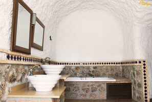 House, 4 Bedrooms (El Cobijo) | Bathroom | Hair dryer, towels, soap, shampoo