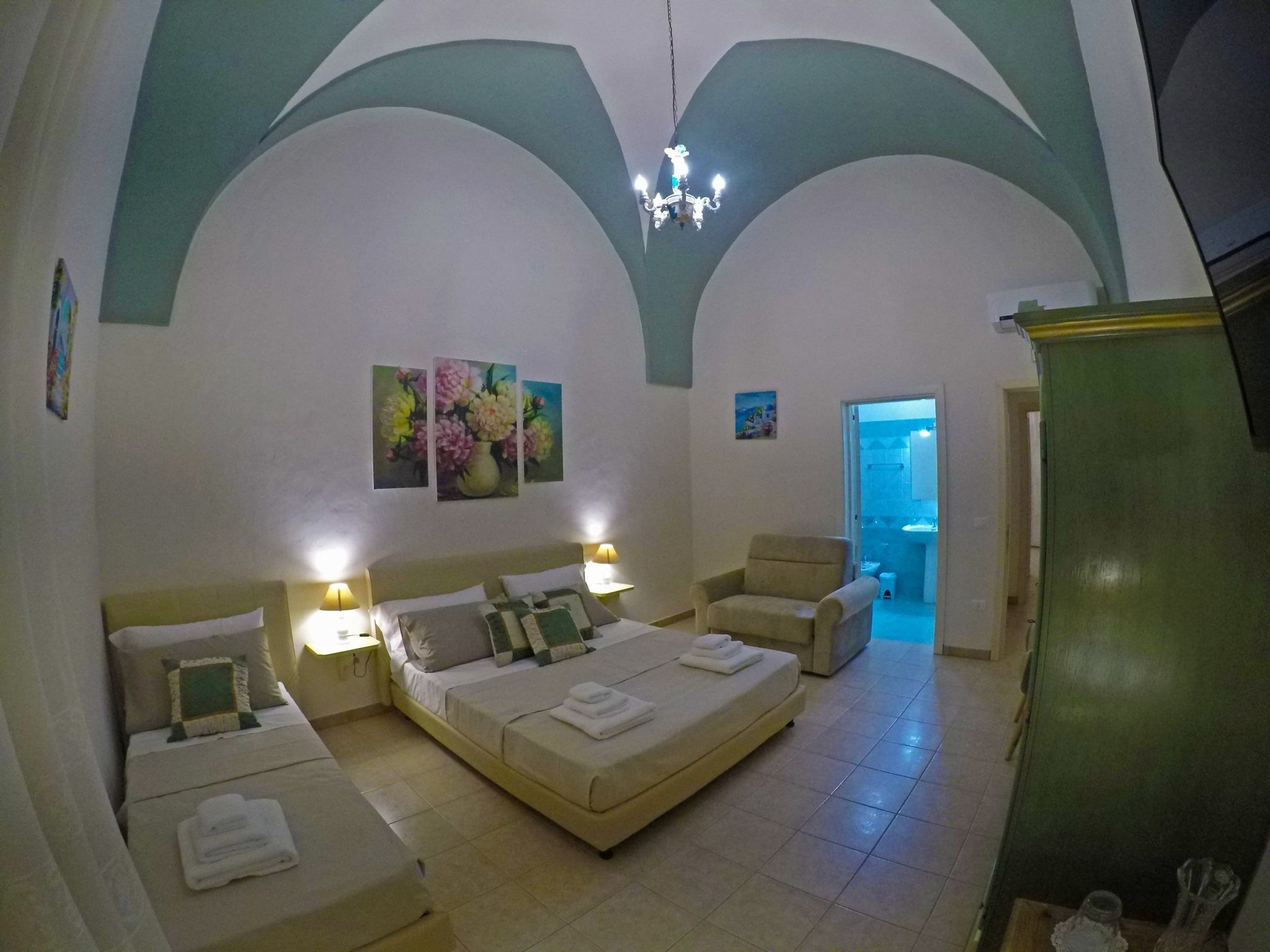 Quadruple Room | Free WiFi, bed sheets