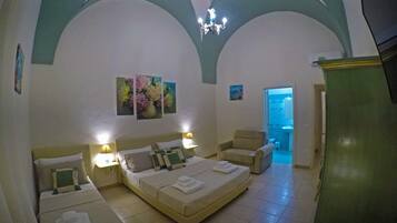 Quadruple Room | Free WiFi, bed sheets