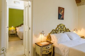 Habitació quàdruple estàndard | Escriptori 