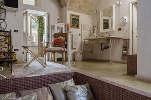 Kelengkapan dandanan diri percuma, pengering rambut, bidet 