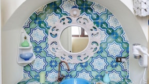 Bathroom sink