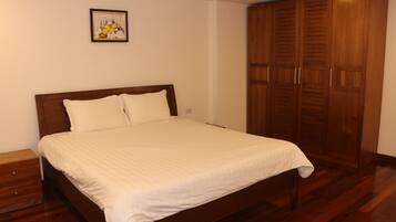 2 bedrooms, iron/ironing board, free WiFi