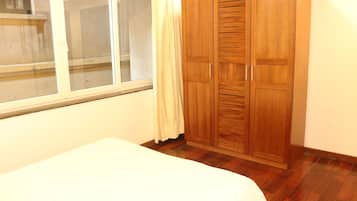 2 bedrooms, iron/ironing board, free WiFi