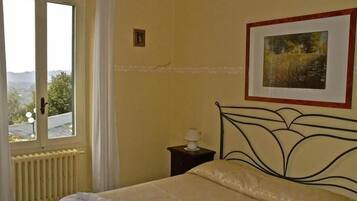 Cots/infant beds, free WiFi, bed sheets