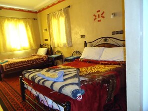 Basic Triple Room | Individually decorated, individually furnished, bed sheets