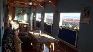 Breakfast, lunch, dinner served; local cuisine