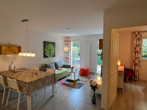 Interior - BaskoParadis - Terrace patio - 50 m2 - Bed 160 (Cambo les Bains)