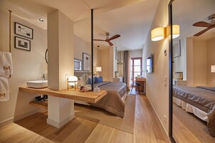 Minibar, in-room safe, desk, laptop workspace