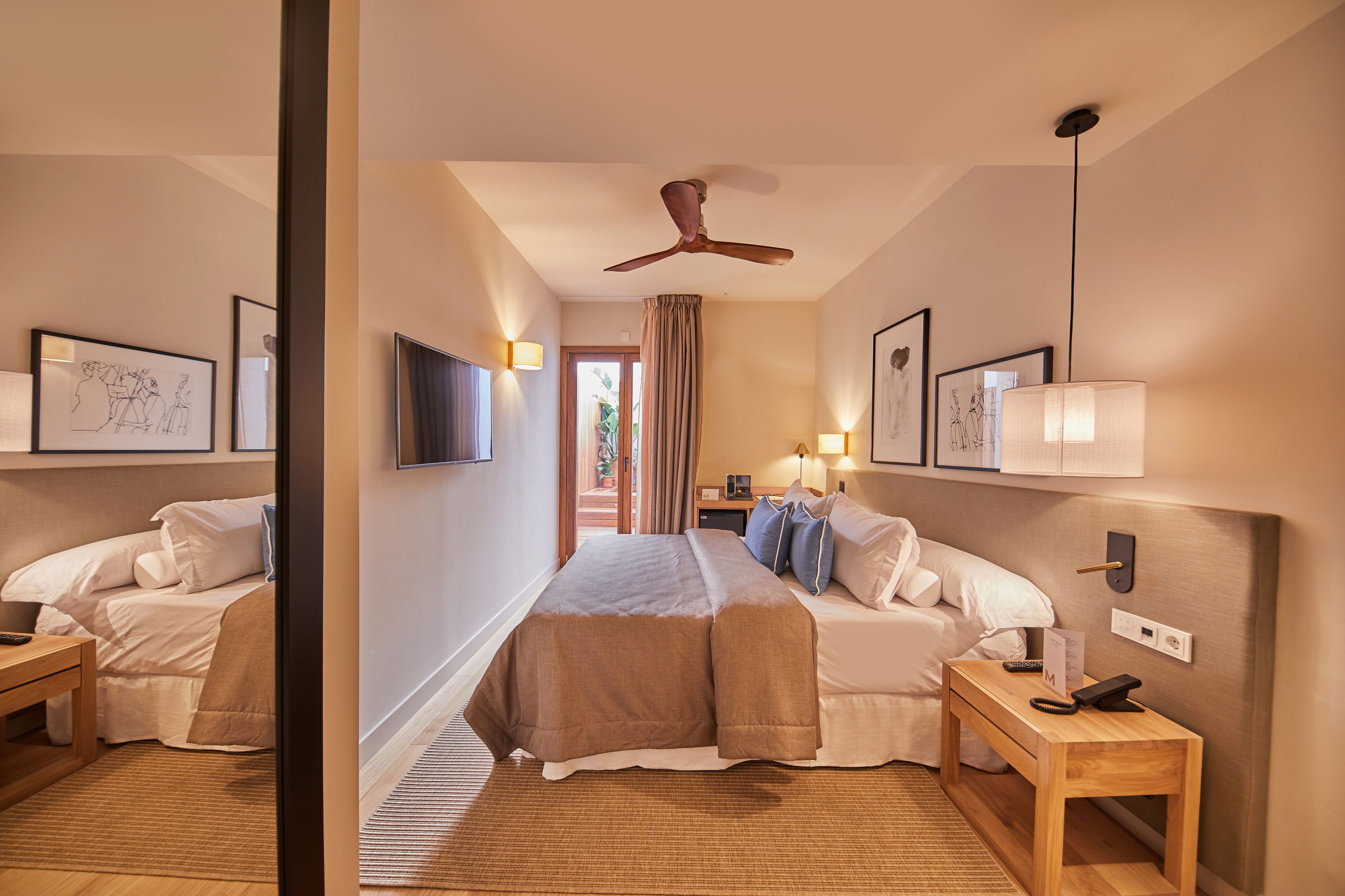 Double with Jacuzzi | ミニバー、セーフティボックス (室内)、デスク、ノートパソコン用作業スペース