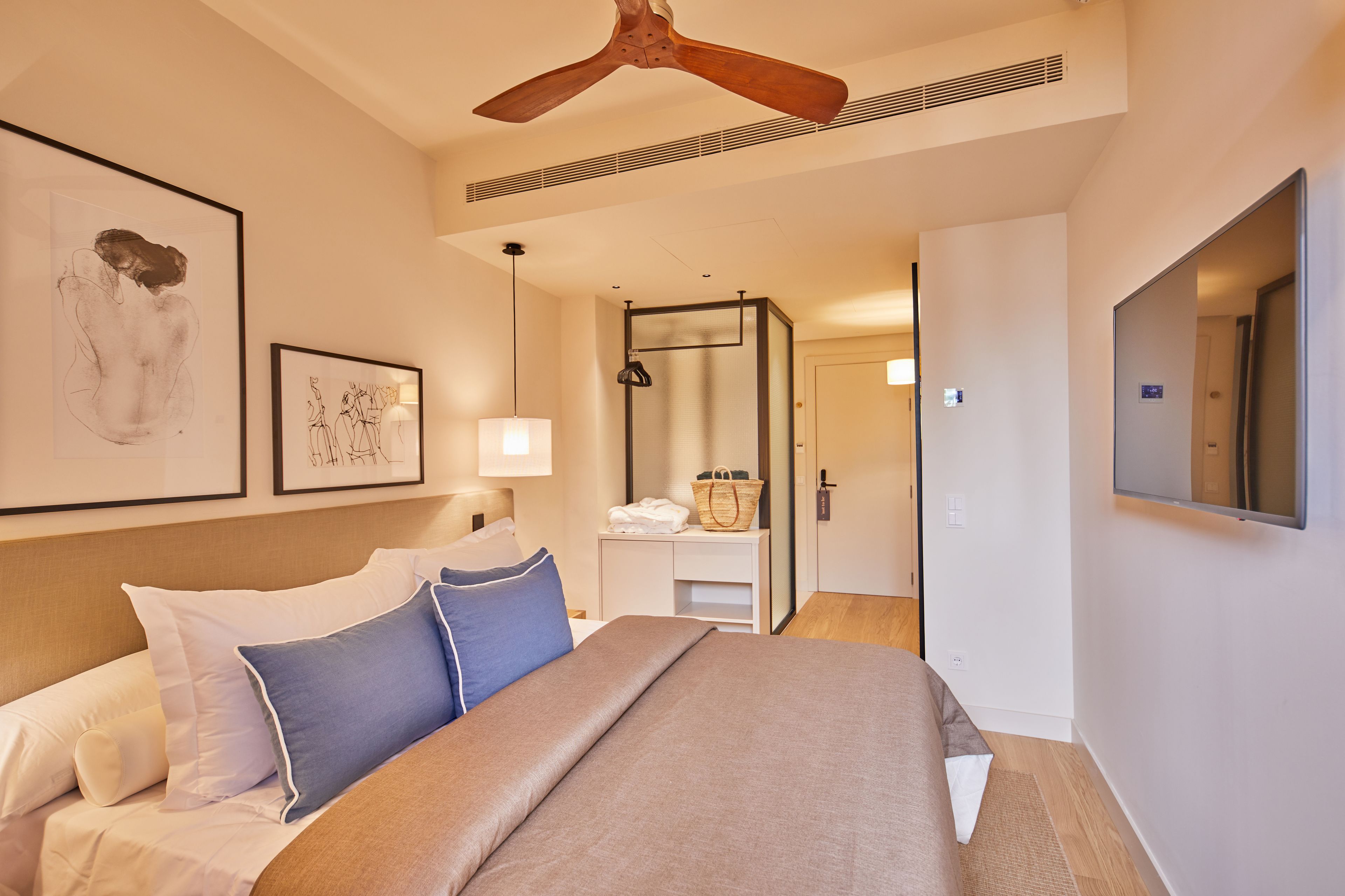 double with jacuzzi | 1 bedroom, minibar, in-room safe, desk