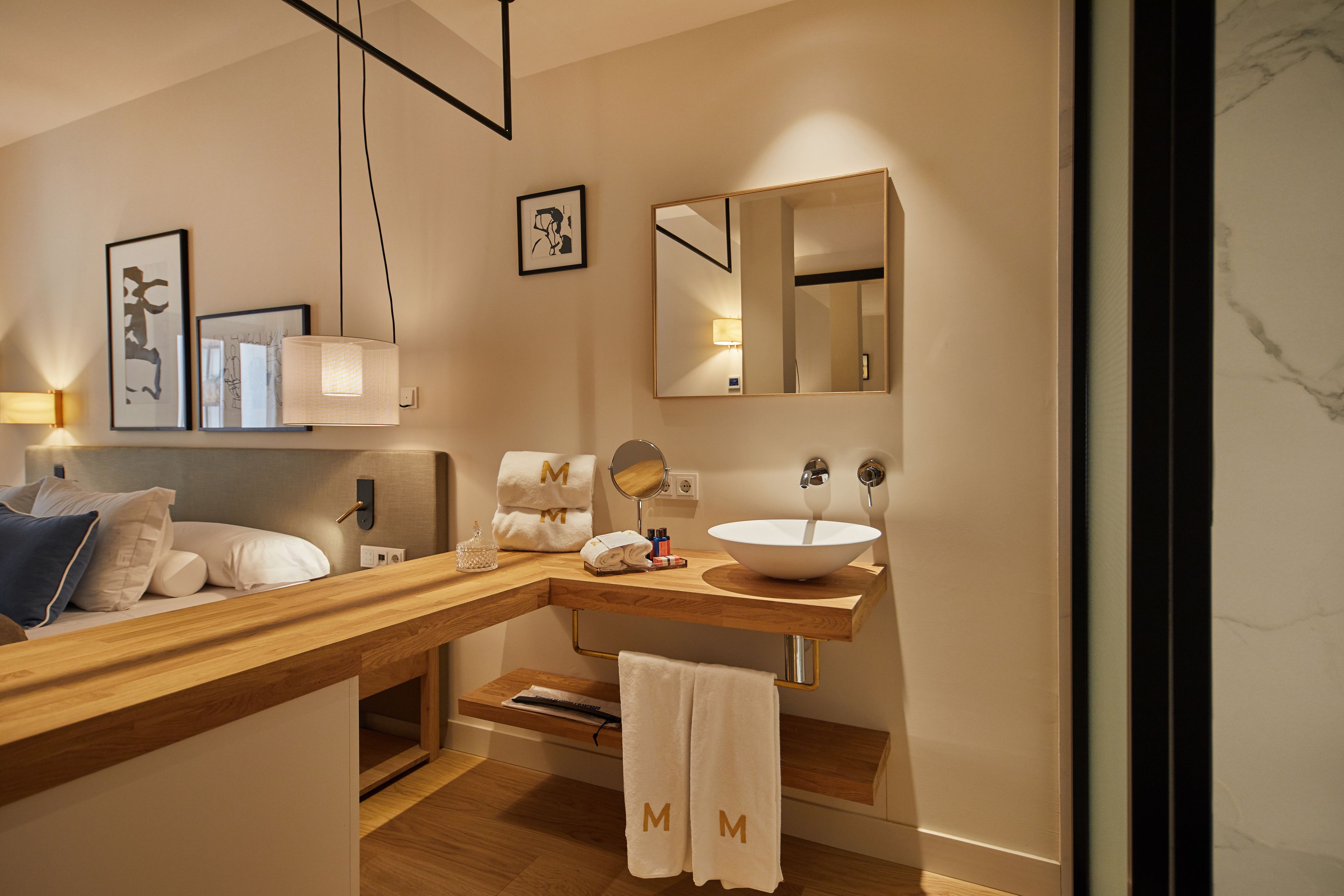 standard double room | 1 bedroom, minibar, in-room safe, desk