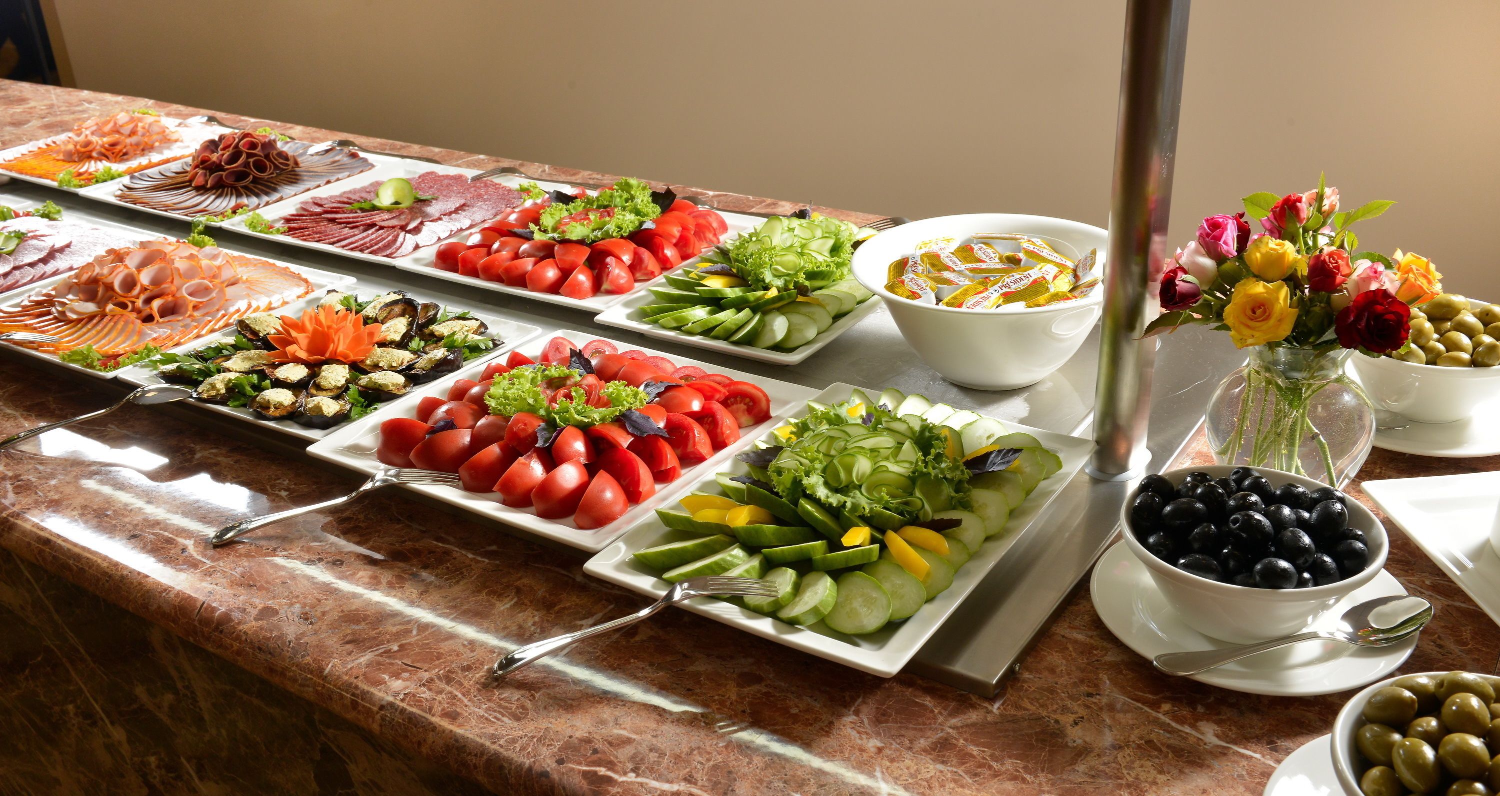 daily buffet breakfast (amd 7000 per person)