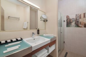Suite | Bathroom