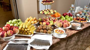 Petit déjeuner buffet (7000 AMD par personne)