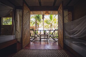 Deluxe Quadruple Room | In-room safe, blackout curtains, bed sheets - Hotel Ecohouse (Cartagena)