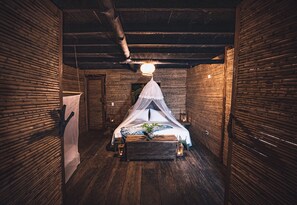 In-room safe, blackout curtains, bed sheets - Hotel Ecohouse (Cartagena)