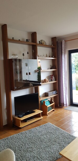 Apartment | Wohnbereich | Flachbildfernseher